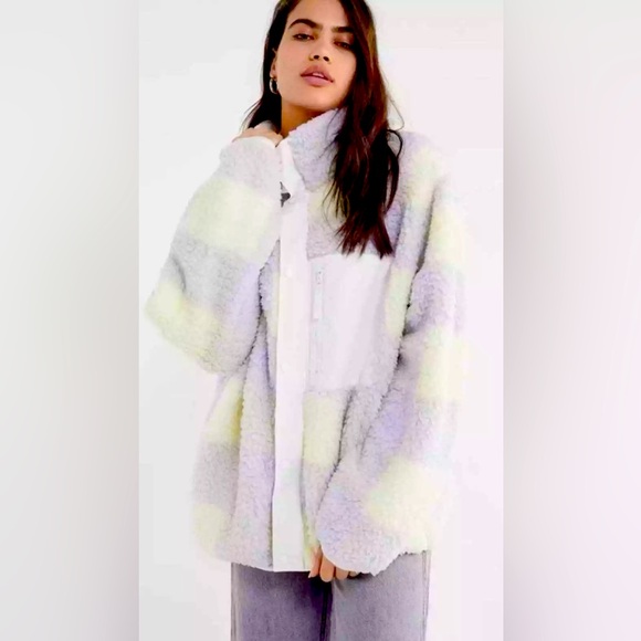 Urban Outfitters Jackets & Blazers - URBAN OUTFITTERS LAURA FLEECE IN SZ S - EUC Very OVERSIZED- Shearling Coziness